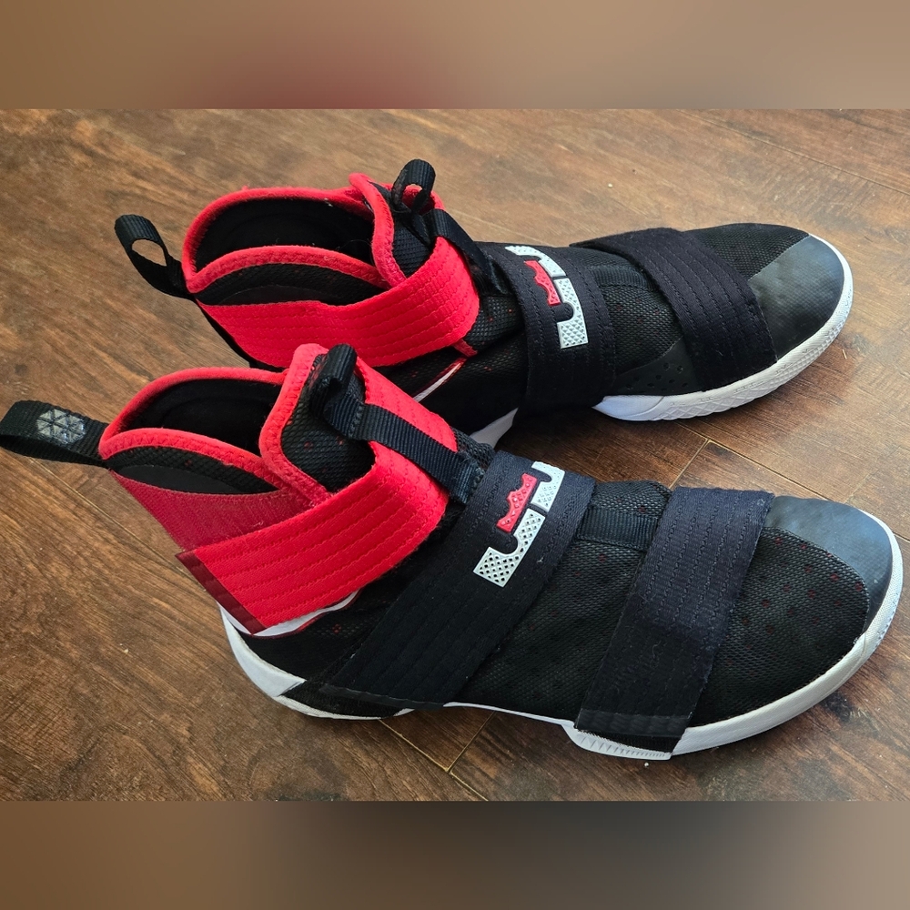 Nike Lebron James Basketball Shoes